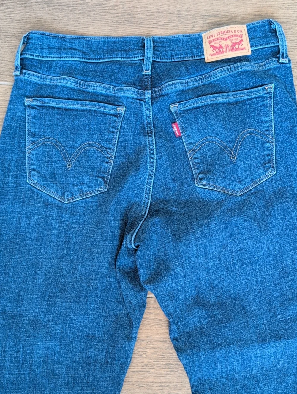 Levi's Classic Straight Women's Dark Blue Straight Leg Jeans Size 6